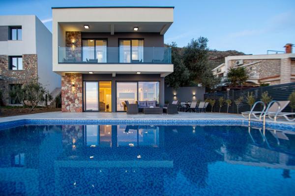 Villa Aurora Azure - Luxury Infinity Pool Resort, Rezervasyon  Budva County Havuzlu Oteller, Yüzme Havuzu