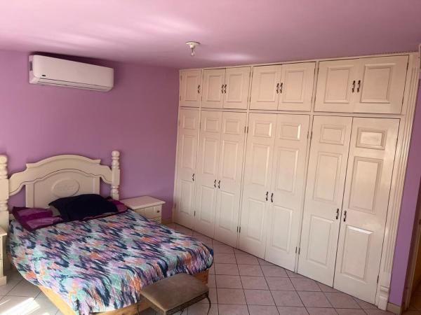 habitación a 2 cuadras de la Normal del Estado y 8 de ITESM, Rezervasyon  Gen Fierro Villalobos Airport 