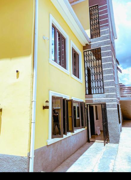 Select Elegant 3 Rooms 3 sized king-bed @ Abuja FCT, Rezervasyon  Abuja Bwari