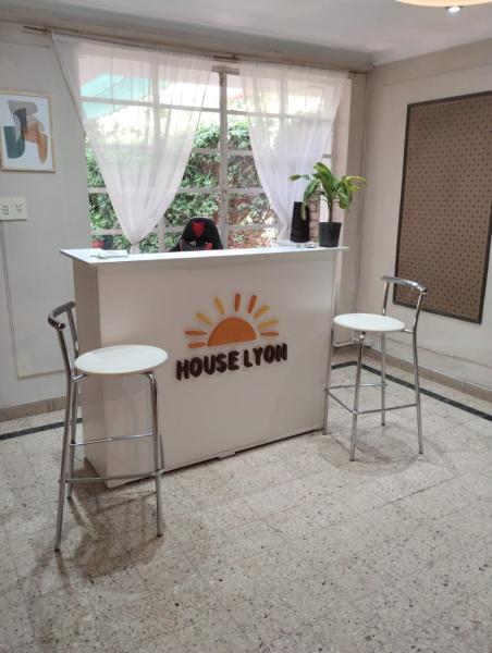 Houselyon, Rezervasyon  Mendoza Mendoza