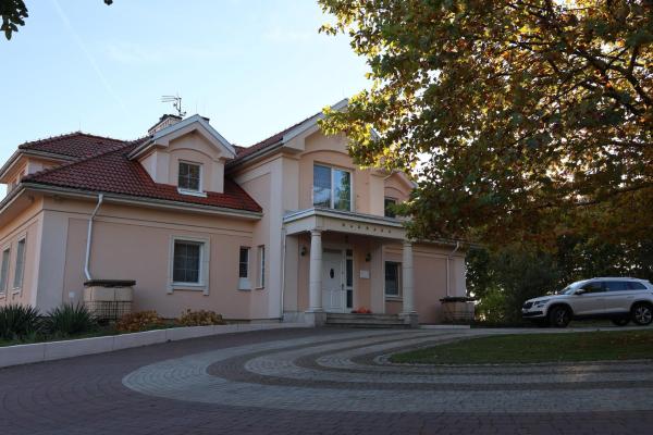 Rezydencja Pod Platanem, Rezervasyon Çiftlik Konaklaması Smardzowice Küçük Polonya Voyvodalığı