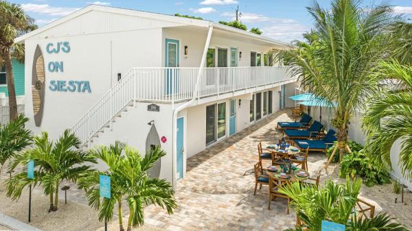 Sea Escape - Pet Friendly, Located in Siesta Key Village, Steps to Siesta Key Beach, Rezervasyon  Bailey Hall Florida