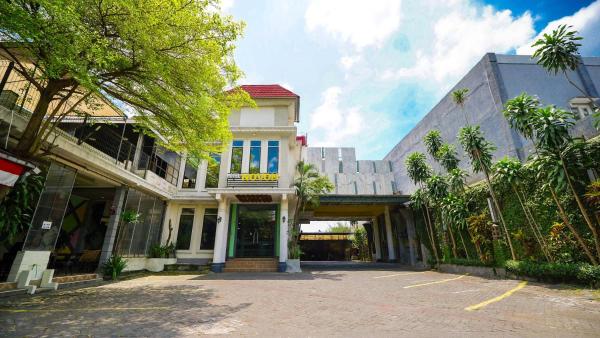 Novon Family Hotel by Tripletree, Rezervasyon  Blimbing East Java