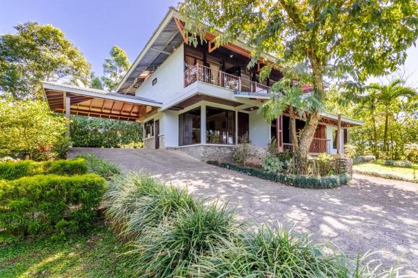 Villa Azul, Rezervasyon  Alajuela otoparklı oteller, Otopark