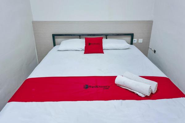 RedDoorz at Guest House A2 Near Rita Mall Tegal, Rezervasyon Misafirhane Tegal Pansiyonlar, Misafirhane