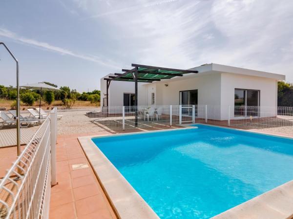 Villa Brown's with Private Pool in Vilamoura, Rezervasyon  Algarve Havuzlu Oteller, Yüzme Havuzu