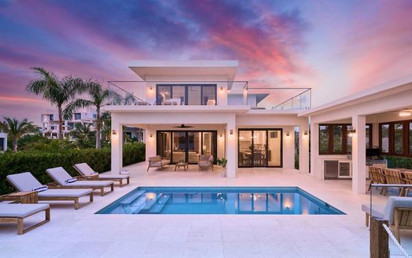 Sunny Bay Estate Villa 4 Bedroom Waterfront, Rezervasyon  Providenciales Turks &amp; Caicos Adaları