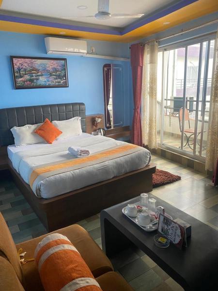 Hotel Holiday Home, Rezervasyon  Bākhri Kharka 