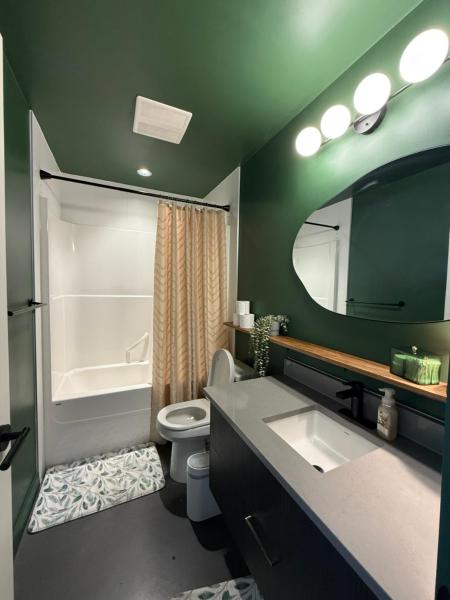 Stylish Condo, Riverview, Downtown East Village, Mins to Stampede, Saddledome, Rezervasyon  Calgary Calgary Region