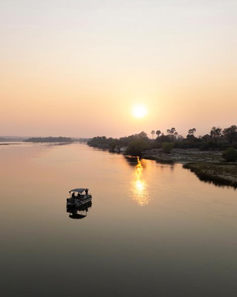 Zambezi Dusk River Facing-all inclusive-Luxury Accommodation, Rezervasyon Kulübe / Lodge Livingstone 4 yıldızlı oteller, 4*