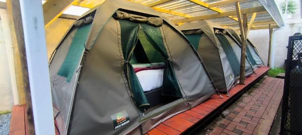 Glamping At Sibebe View Villa, Rezervasyon Kamp Alanı Mbabane Otoparklı Oteller, Otopark