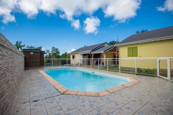 Villa Cannelle - Maison climatisée St-François, Rezervasyon  Grande-Terre havuzlu oteller, Yüzme Havuzu