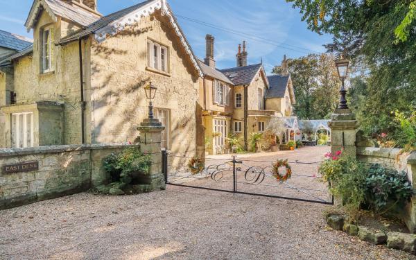East Dene Estate, Rezervasyon  Merseyside Havuzlu Oteller, Yüzme Havuzu