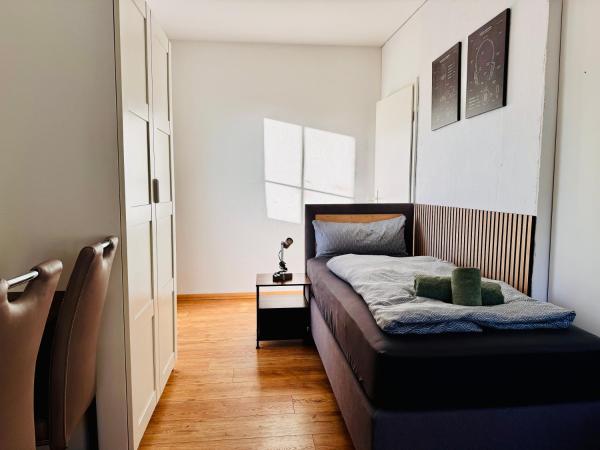 Premium Quartier Merseburg - 6 Schlafzimmer - bis 12 Personen - Transporter-Parkplatz - WLAN, Rezervasyon  Garz Otoparklı Oteller, Otopark