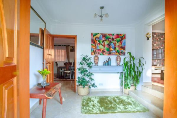 Tara Villa - Elegant 4-Bedroom Home in Buziga - Kampala, Rezervasyon  Kampala Oteller....