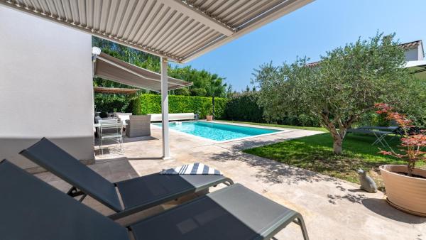 La Villa, Residence privee du Val Baussenc, Rezervasyon  Paradou Havuzlu Oteller, Yüzme Havuzu