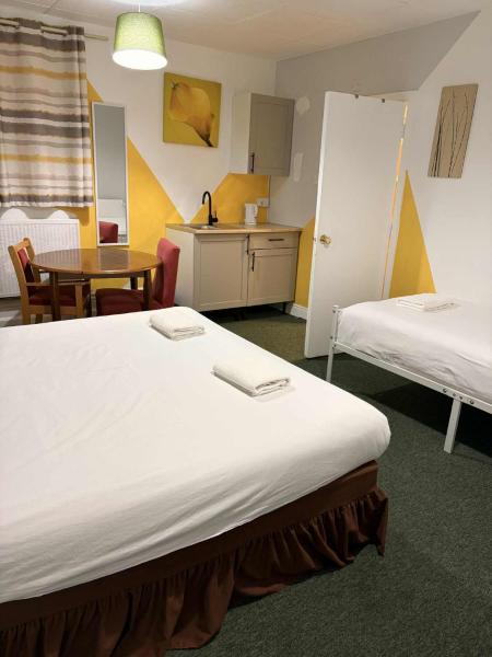 Ground Floor Studio Apartment in Gosport, Free Private Parking, Rezervasyon Daire Merseyside havuzlu oteller, Yüzme Havuzu