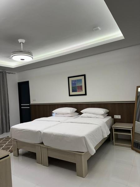 Fovahi Shark View Inn, Rezervasyon  Gnaviyani Atoll otoparklı oteller, Otopark