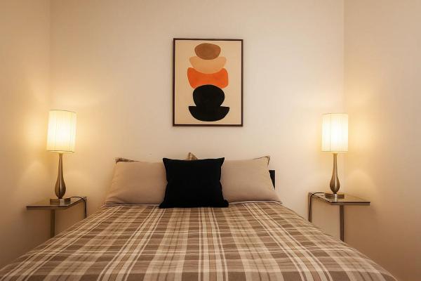 Downtown Private Room & Workspace Metros Sherbrooke & Berri! Fast Wifi!, Rezervasyon  Montreal Quebec
