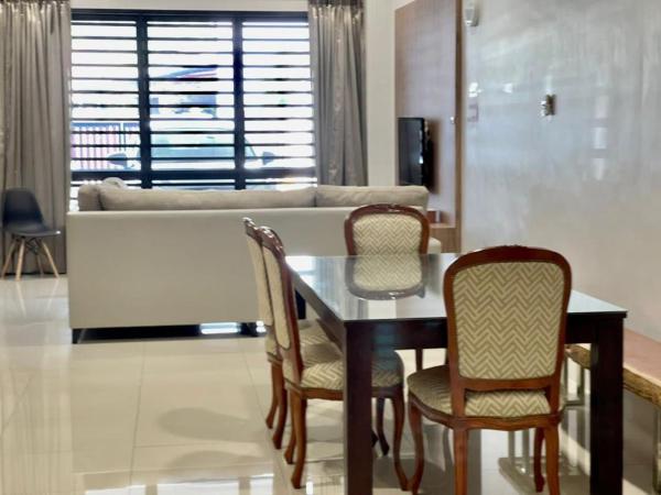 Cozy Double-storey House 4R4BR, Rezervasyon  Kuantan Pahang