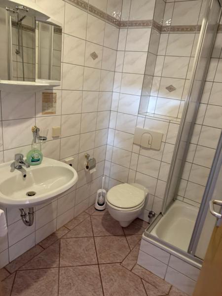 Hotel Leonis, Rezervasyon  Aue-Bad Schlema Saksonya