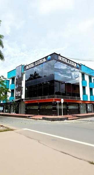 Hotel Luxor Plaza, Rezervasyon  Meta havuzlu oteller, Yüzme Havuzu