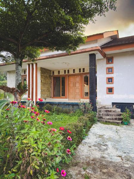 Villa Restu 5 Cozy 2BR Mountain View in Puncak, Rezervasyon  Paragajen West Java