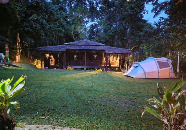 Rahsia Riverside Orchard at Janda Baik , Pahang, Rezervasyon  Bentung Otoparklı Oteller, Otopark