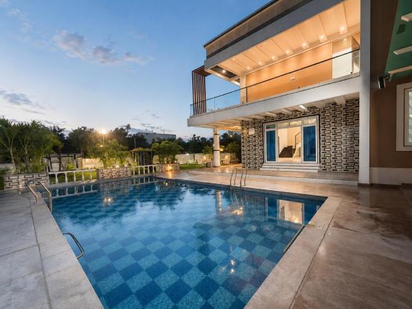 Silver Nest Farms 3BR Villa with Pool by Homeyhuts, Rezervasyon  Haydarabad 