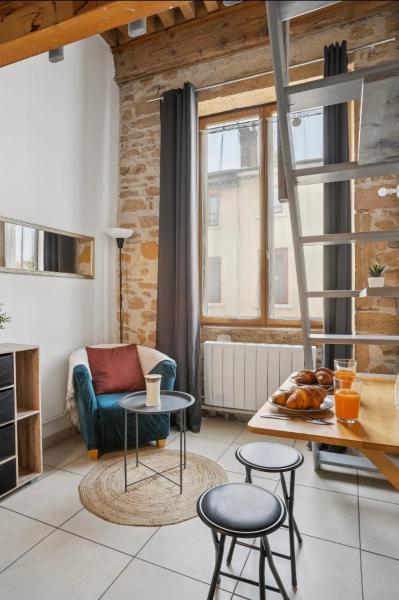 Urban'Mezza Spot - Lyon Valmy - Wi-Fi & Metro, Rezervasyon  Rhône-Alps Otoparklı Oteller, Otopark