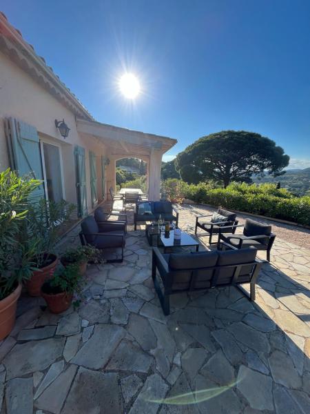 Villa au calme Vue panoramique Sainte Maxime, Rezervasyon  Mimosa Road otoparklı oteller, Otopark