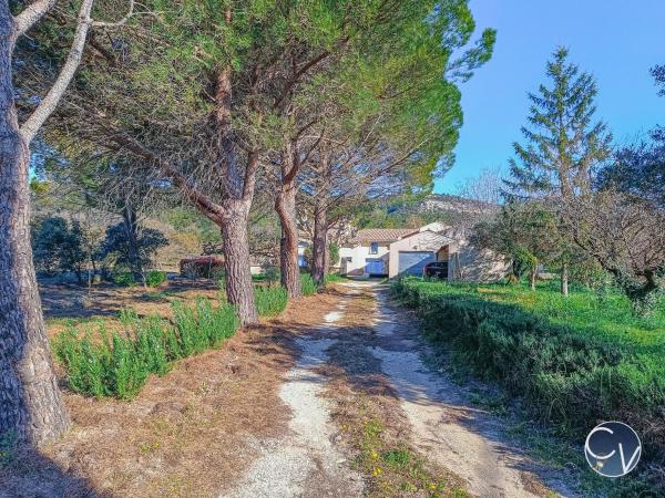 Gîtes à la ferme - Domaine du Rombet, Rezervasyon  Rhône-Alps Otoparklı Oteller, Otopark
