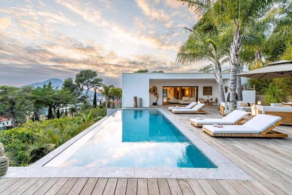 Contemporary Villa With Hillside Views, Rezervasyon  Carqueiranne Var coast