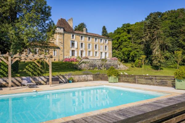 Chateau de la Guerinchie, beautiful 7 bedroom castle in the heart of the Dordogne, Rezervasyon  Akitanya havuzlu oteller, Yüzme Havuzu