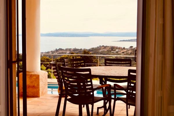 Villa Luxe avec Vue sur Saint-Tropez, Roquebrune, Rezervasyon  Rhône-Alps Otoparklı Oteller, Otopark