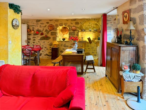 Maison de Village au cœur de Laroquebrou, Rezervasyon  Laroquebrou Rhône-Alps