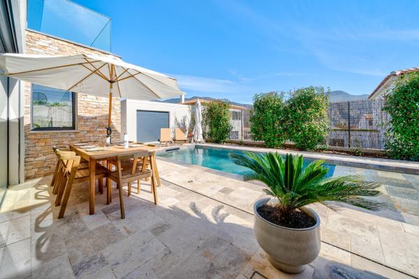 Villa Moderne avec Piscine Privée - Proche de Nice, Rezervasyon  Carros havuzlu oteller, Yüzme Havuzu