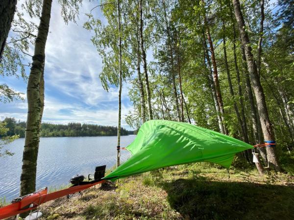 Tree Tents at Alaska Glamping Linnansaari, Rezervasyon Kamp Alanı Northern Savonia kamp ve glamping, Kamp Alanı