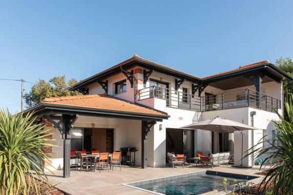 Villa Fabienne in city center with heated pool, Rezervasyon  Akitanya havuzlu oteller, Yüzme Havuzu