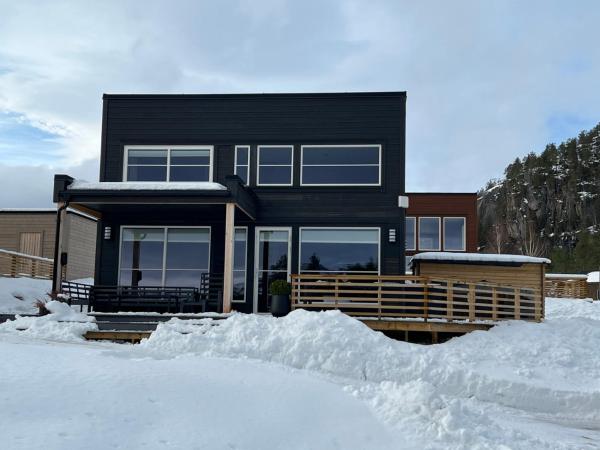 Modern lakehouse with jacuzzi & sauna, near golf and alpine, Rezervasyon Tatil Evi Vrådal Vestfold