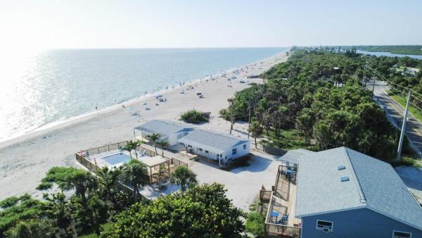 Seafarer Beach Resort - Ocean View with a Pool on the Beach, Rezervasyon  Englewood Florida