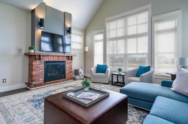 Bears Den - Hot Tub - Ski Views - Walk to Village, Rezervasyon  Ontario Havuzlu Oteller, Yüzme Havuzu