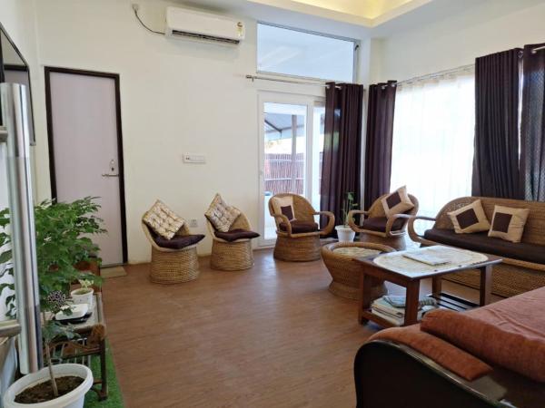 Meadowlark, Rezervasyon  Pakariāmukh 