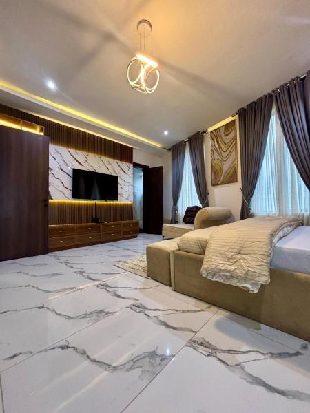 Victoria Lux, Rezervasyon  Lagos Island 
