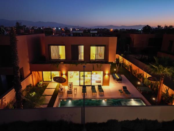 Villa Marleanis 5 suites 300m2 piscine chauffée privative 11m de long résidence avec gardien, Rezervasyon  Marakeş Marrakech-Tensift-Haouz