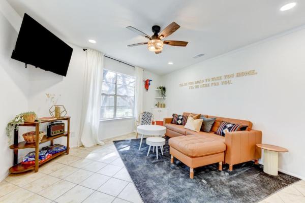 Downtown - Shiner Bungalow at Beer Ranch Project, Rezervasyon  Wimberley Texas Hill Country