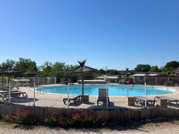 Camping familial 3 Etoiles avec piscine Carrefour de lArdèche, Rezervasyon  Rhône-Alps havuzlu oteller, Yüzme Havuzu