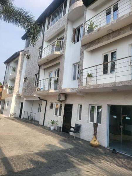 KINGS AVENUE SERVICE APARTMENTS, Rezervasyon Daire Lagos State Havuzlu Oteller, Yüzme Havuzu