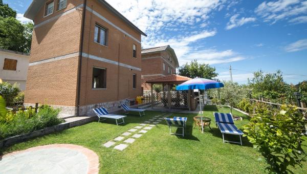 A & B Holiday Home, Rezervasyon  Deiva Marina 