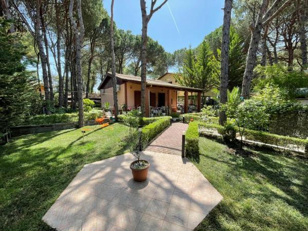 Seafront Villa with a Stunning Garden, Rezervasyon  Golem Tirana County